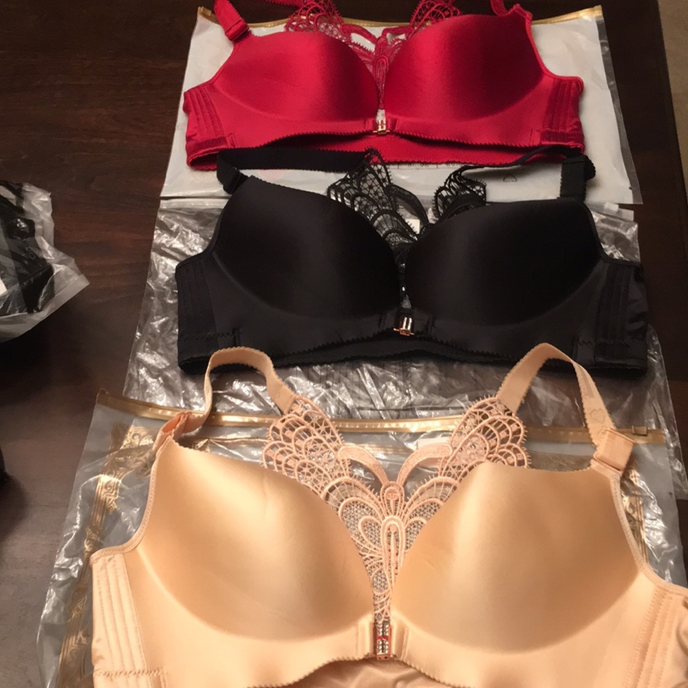 Brassiere new ivory, red and black